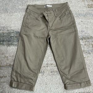 Women Tan Capri jeans, size 6